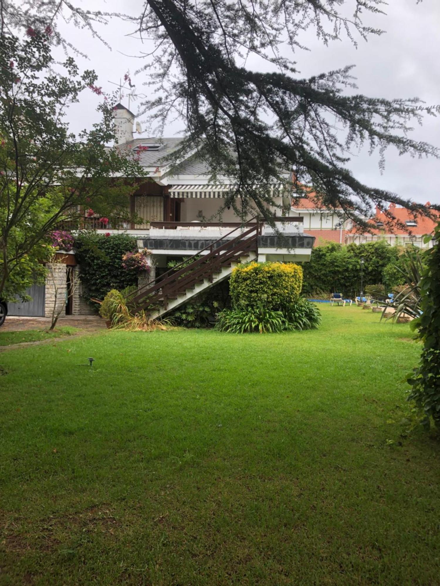 Chalet Al Lado De La Playa Con Piscina Privada, Jardin Y Barbacoa, Fronton, 6 Habitaciones Laredo Esterno foto