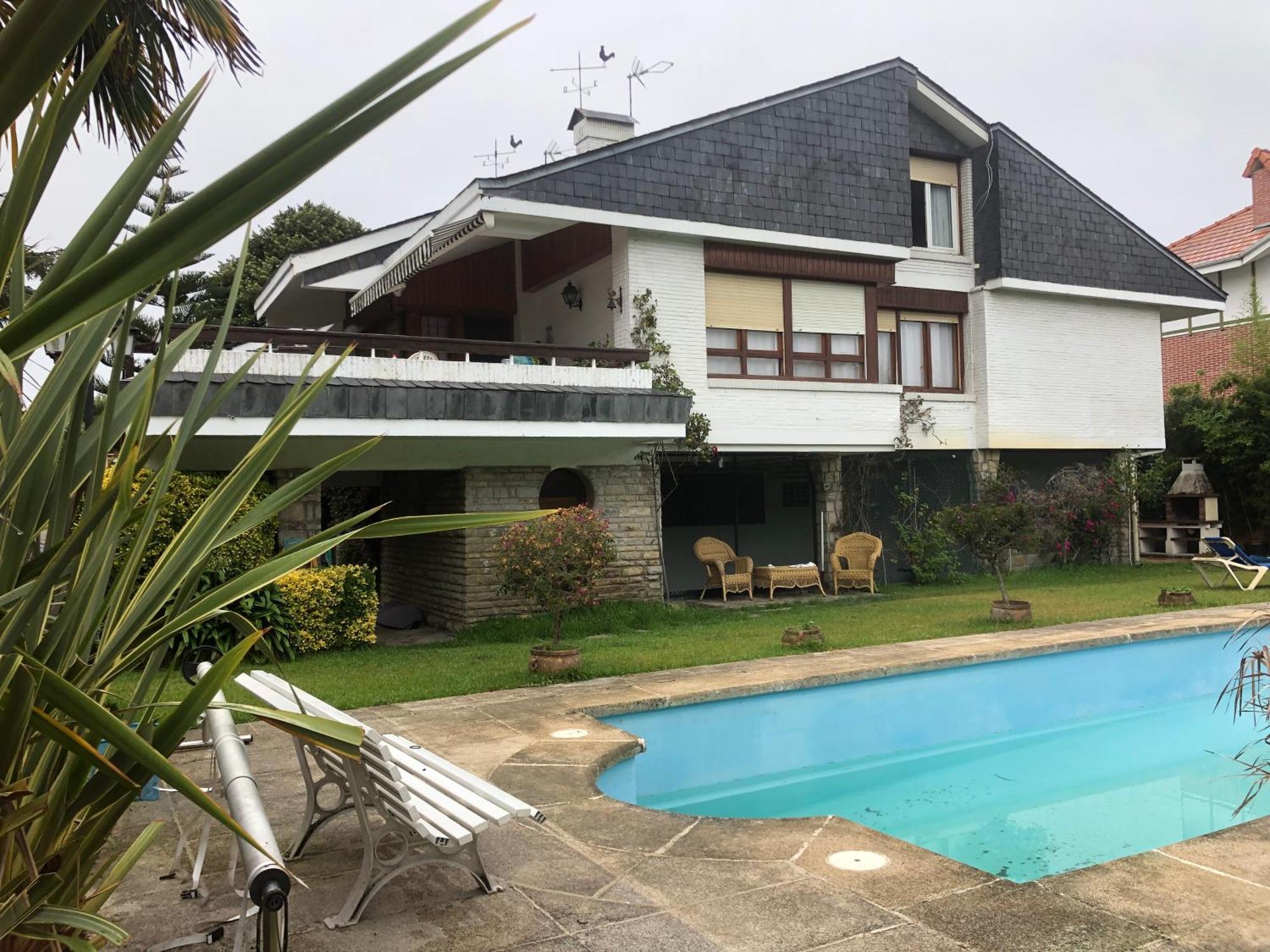 Chalet Al Lado De La Playa Con Piscina Privada, Jardin Y Barbacoa, Fronton, 6 Habitaciones Laredo Esterno foto