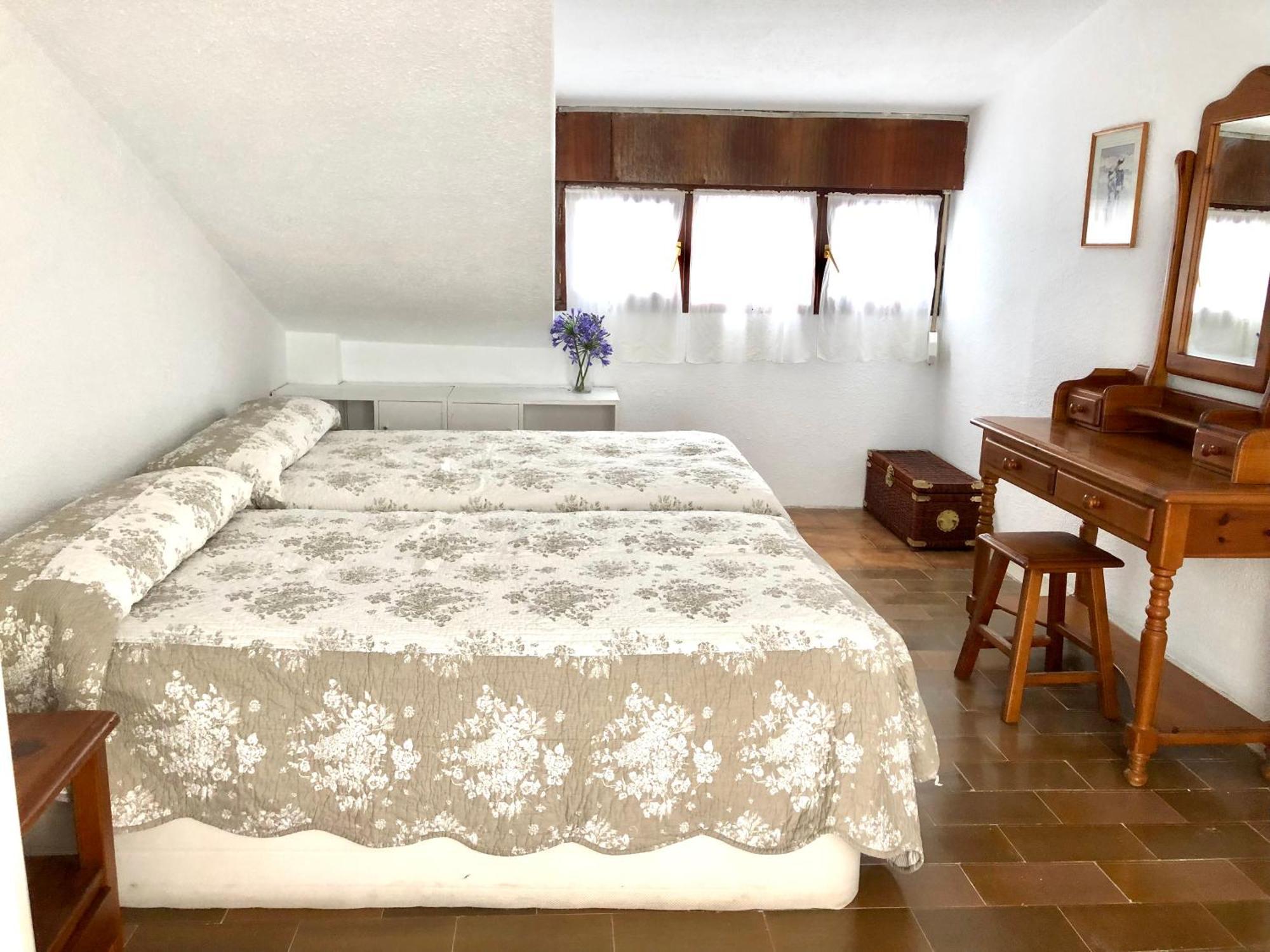 Chalet Al Lado De La Playa Con Piscina Privada, Jardin Y Barbacoa, Fronton, 6 Habitaciones Laredo Esterno foto